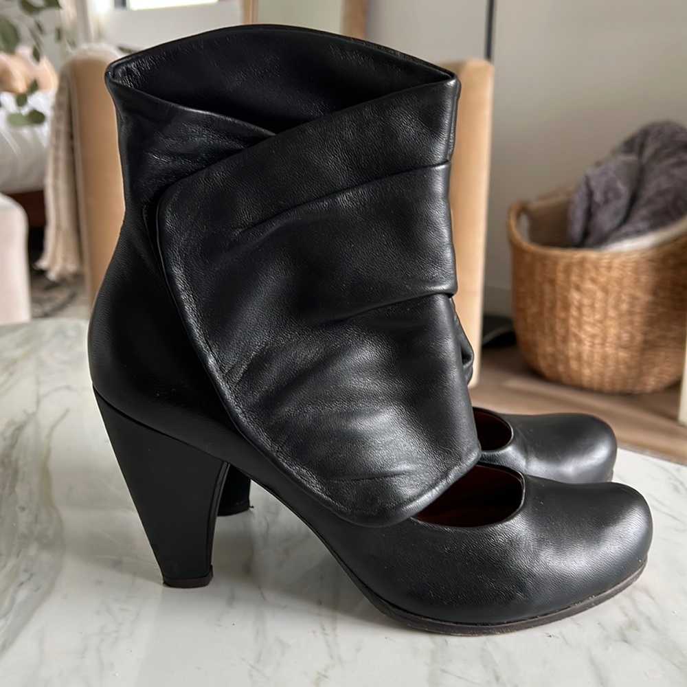 Coclico Odanak Heeled Black Booties